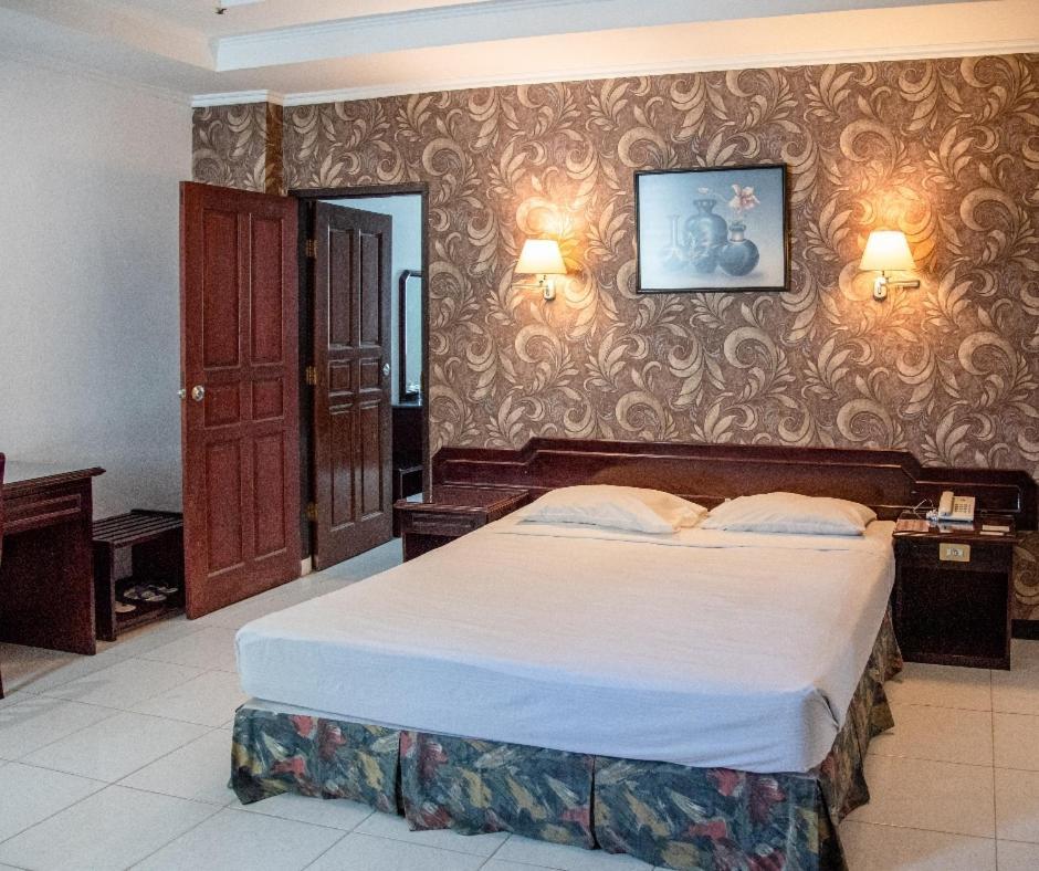 Melin Hotel Tanjungpinang Zewnętrze zdjęcie